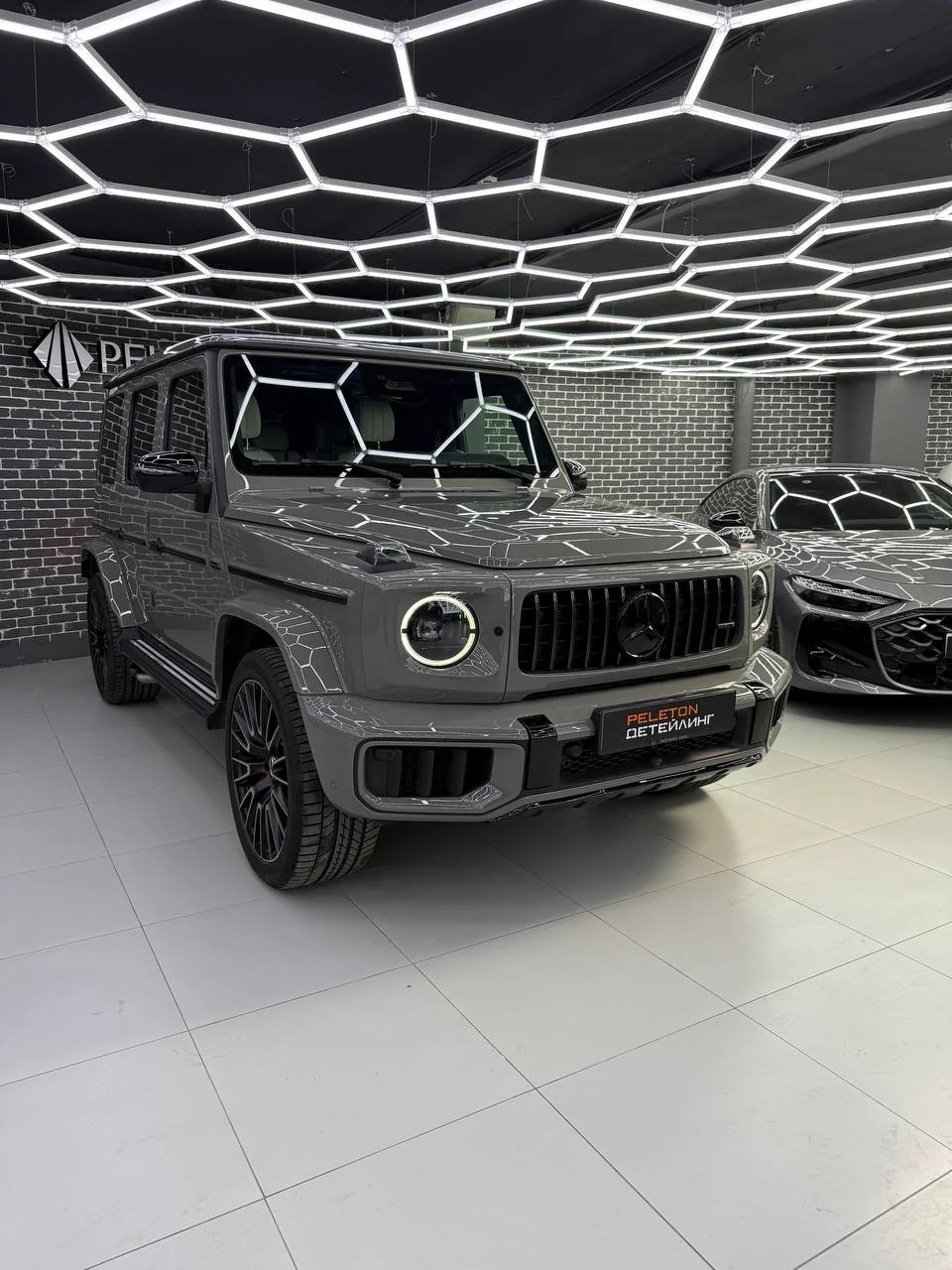 Оклейка, бронирование и химчистка AMG: полная готовность снаружи и внутри