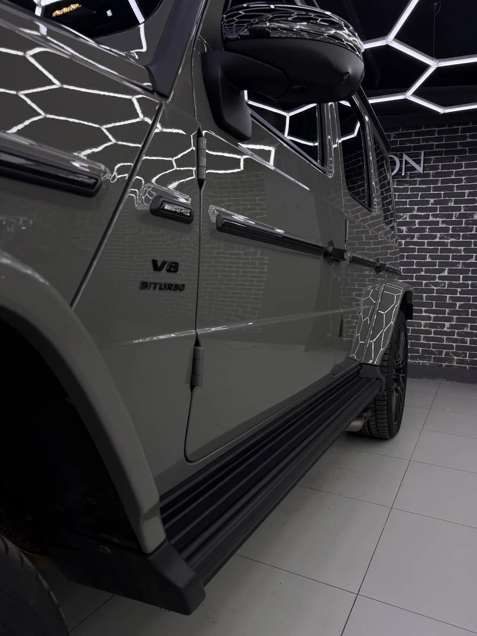 Оклейка, бронирование и химчистка AMG: полная готовность снаружи и внутри