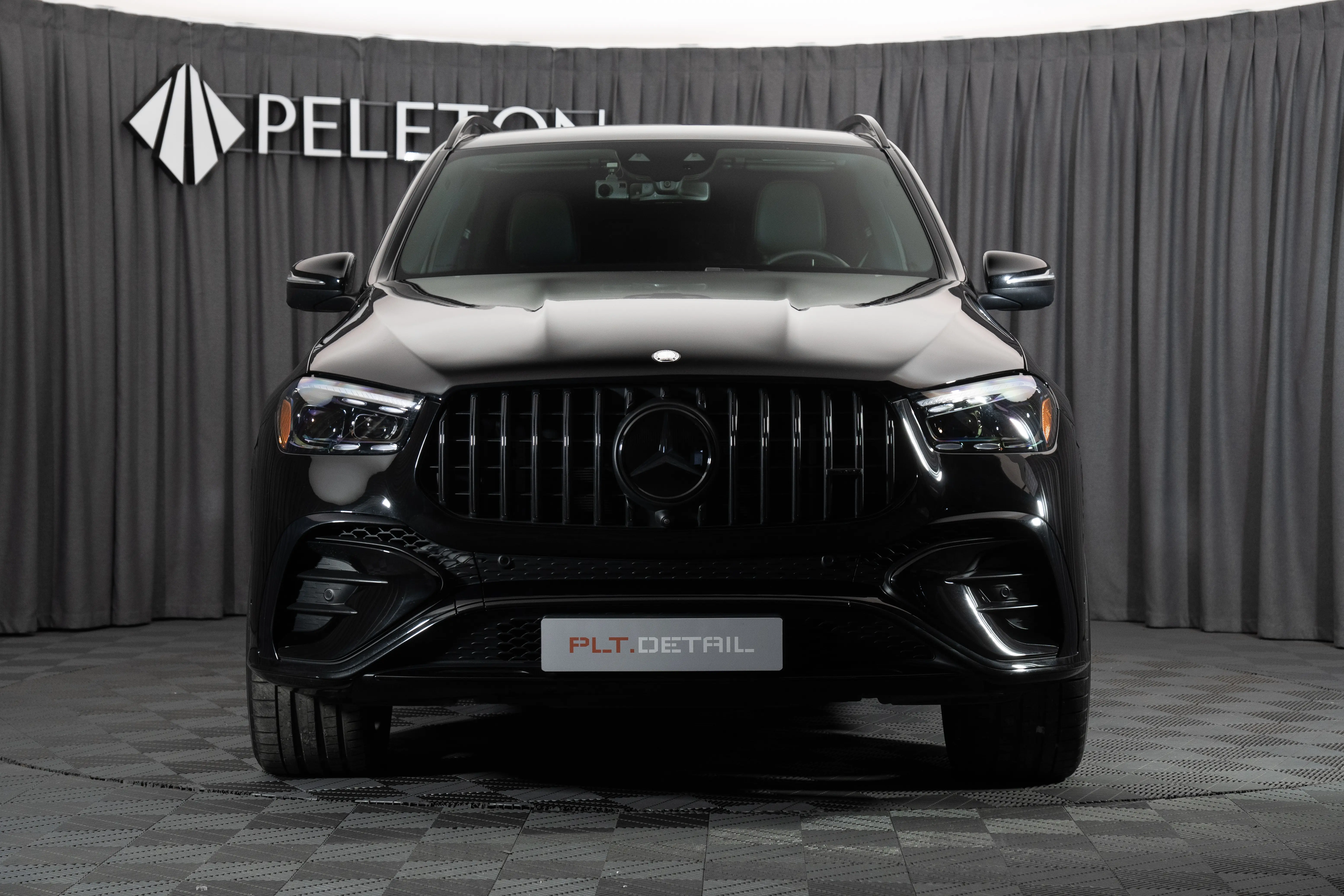 Оклейка Mercedes‑AMG GLE в глянцевую полиуретановую плёнку: мощь и блеск в одном решении