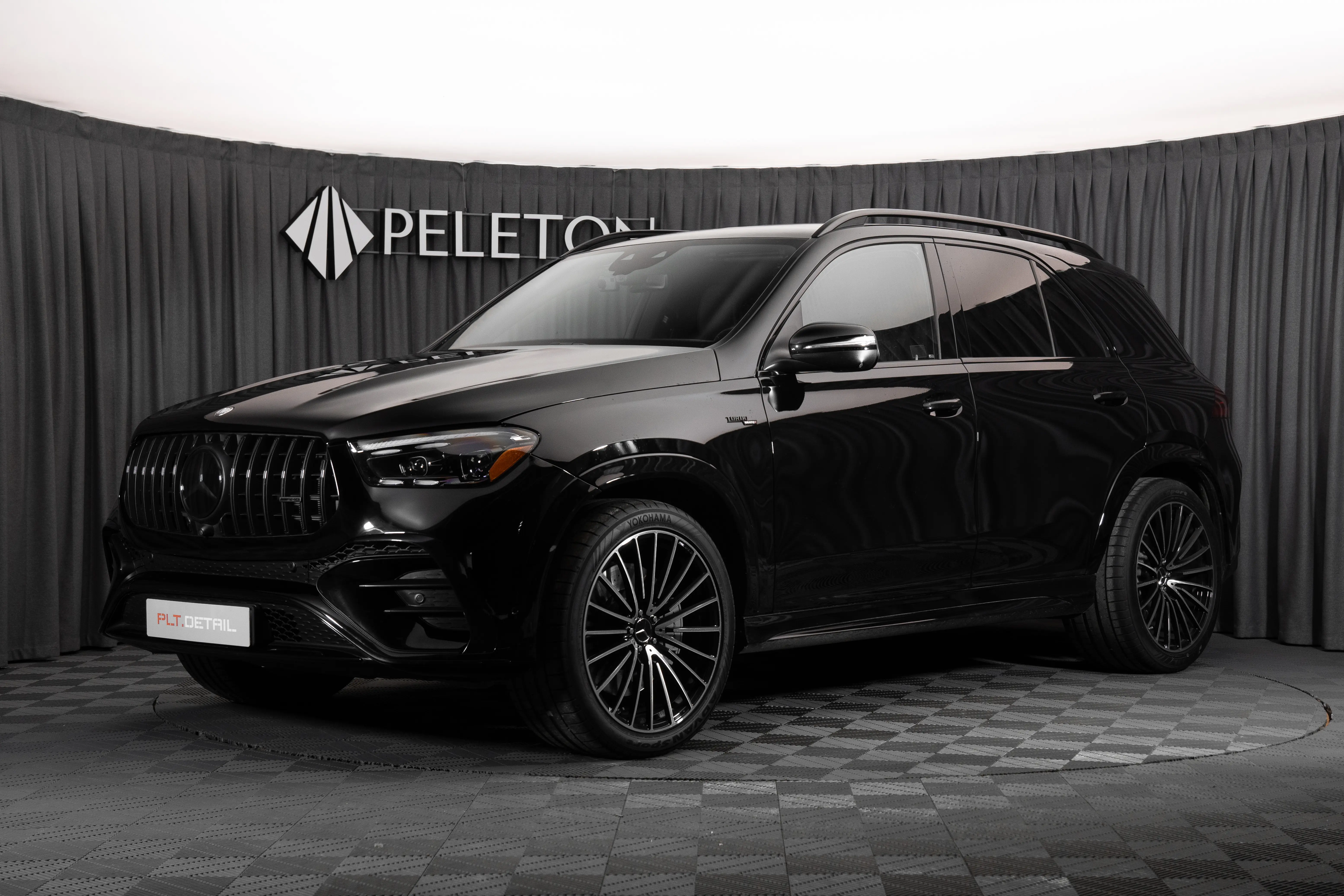 Оклейка Mercedes‑AMG GLE в глянцевую полиуретановую плёнку: мощь и блеск в одном решении