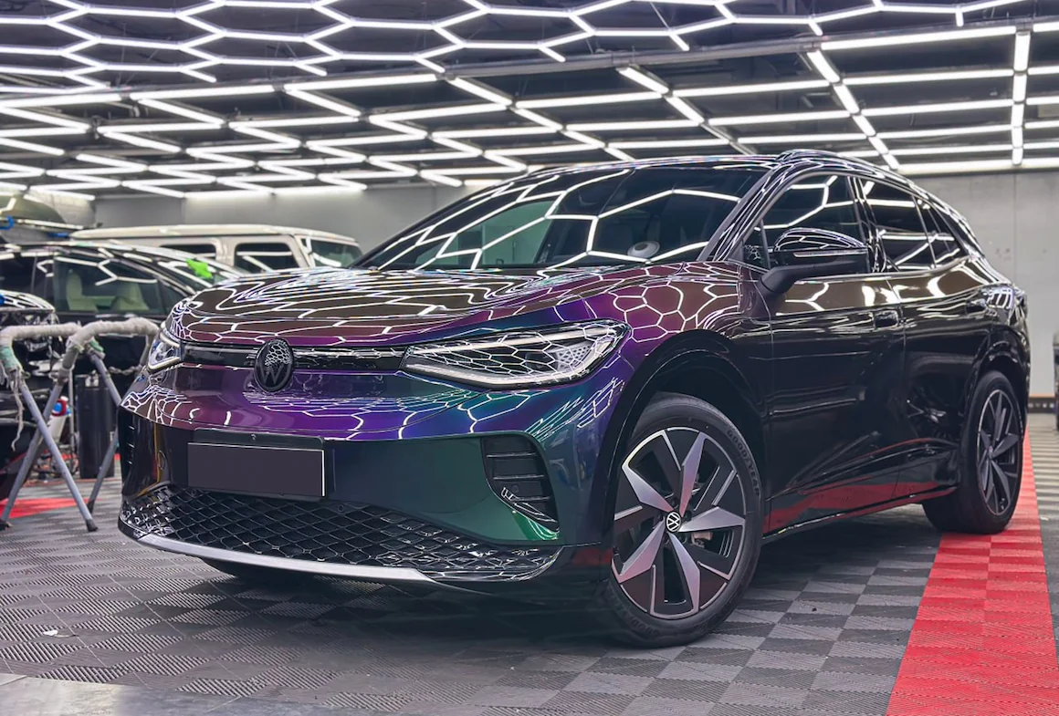 Оклейка Volkswagen ID.4 Crozz в пленку хамелеон: <br>футуризм в каждом изгибе