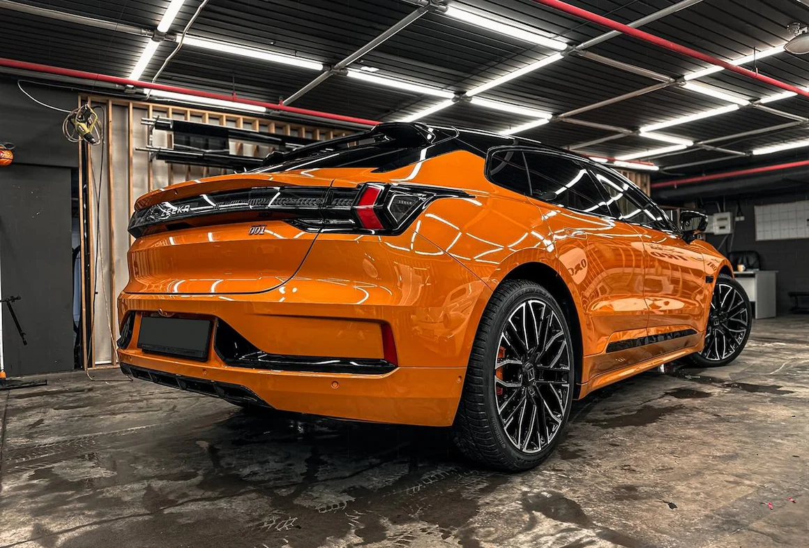 Оклейка Zeekr 001 в оранжевую пленку: <br>электрокар с характером