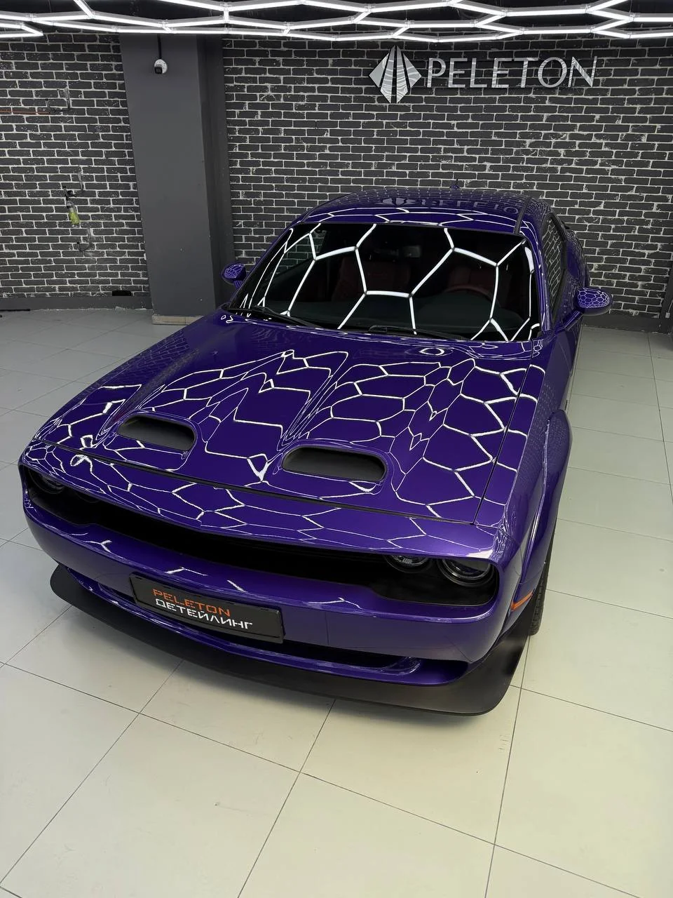 Полировка, керамика и перешив салона Dodge Challenger