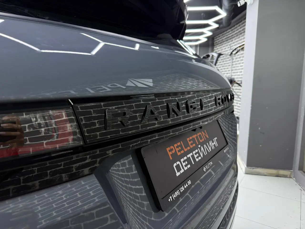 Защита и стайлинг Range Rover Vogue: бронирование, антихром и окрас вставок