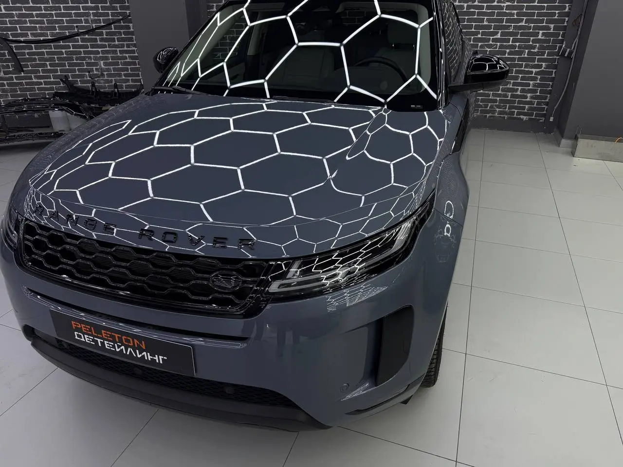 Защита и стайлинг Range Rover Vogue: бронирование, антихром и окрас вставок